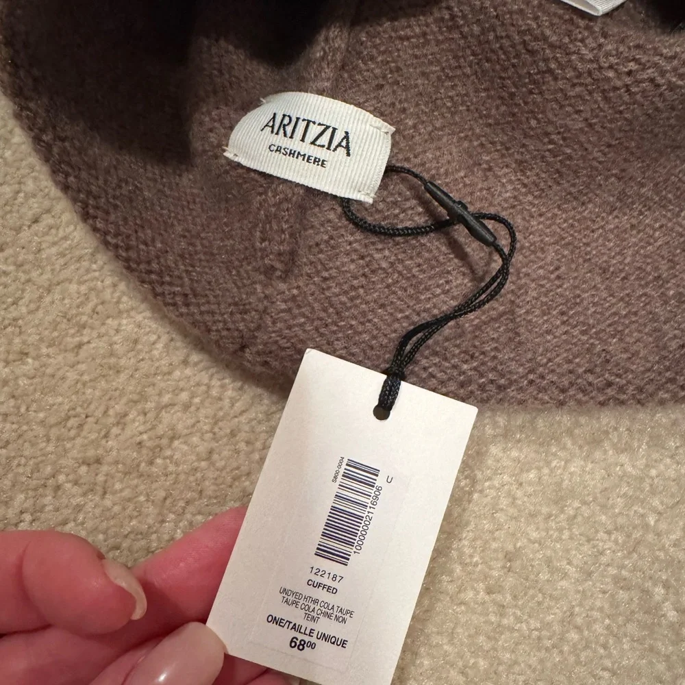 Aritzia 100% Cashmere Hat - Picture 7 of 9